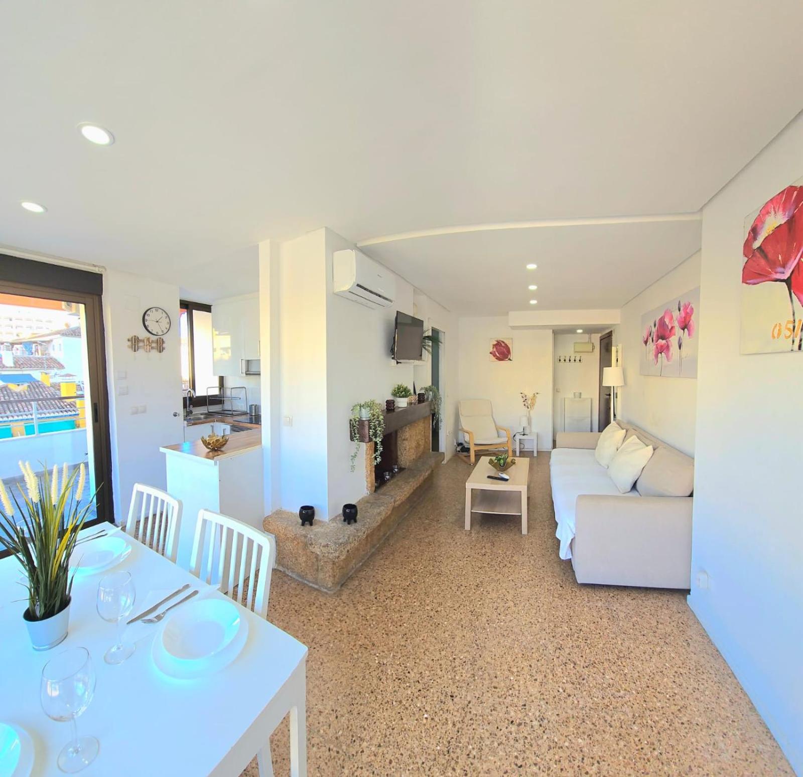 Nogalera Rainbow 2-Bedroom Apartment, Pool And Parking By Namaste Elite トレモリノス エクステリア 写真