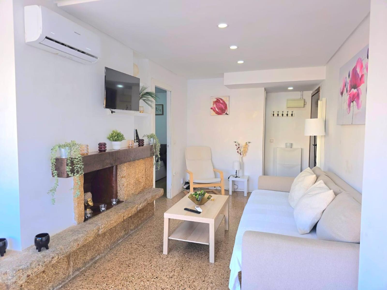 Nogalera Rainbow 2-Bedroom Apartment, Pool And Parking By Namaste Elite トレモリノス エクステリア 写真