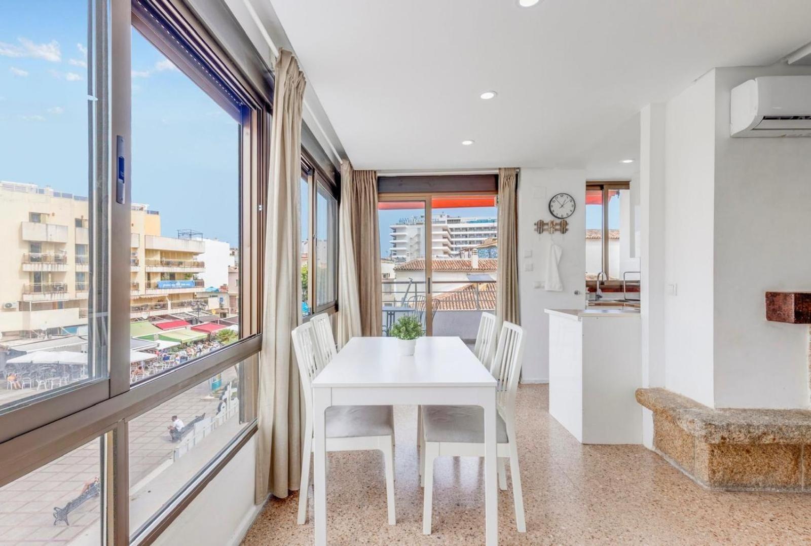 Nogalera Rainbow 2-Bedroom Apartment, Pool And Parking By Namaste Elite トレモリノス エクステリア 写真