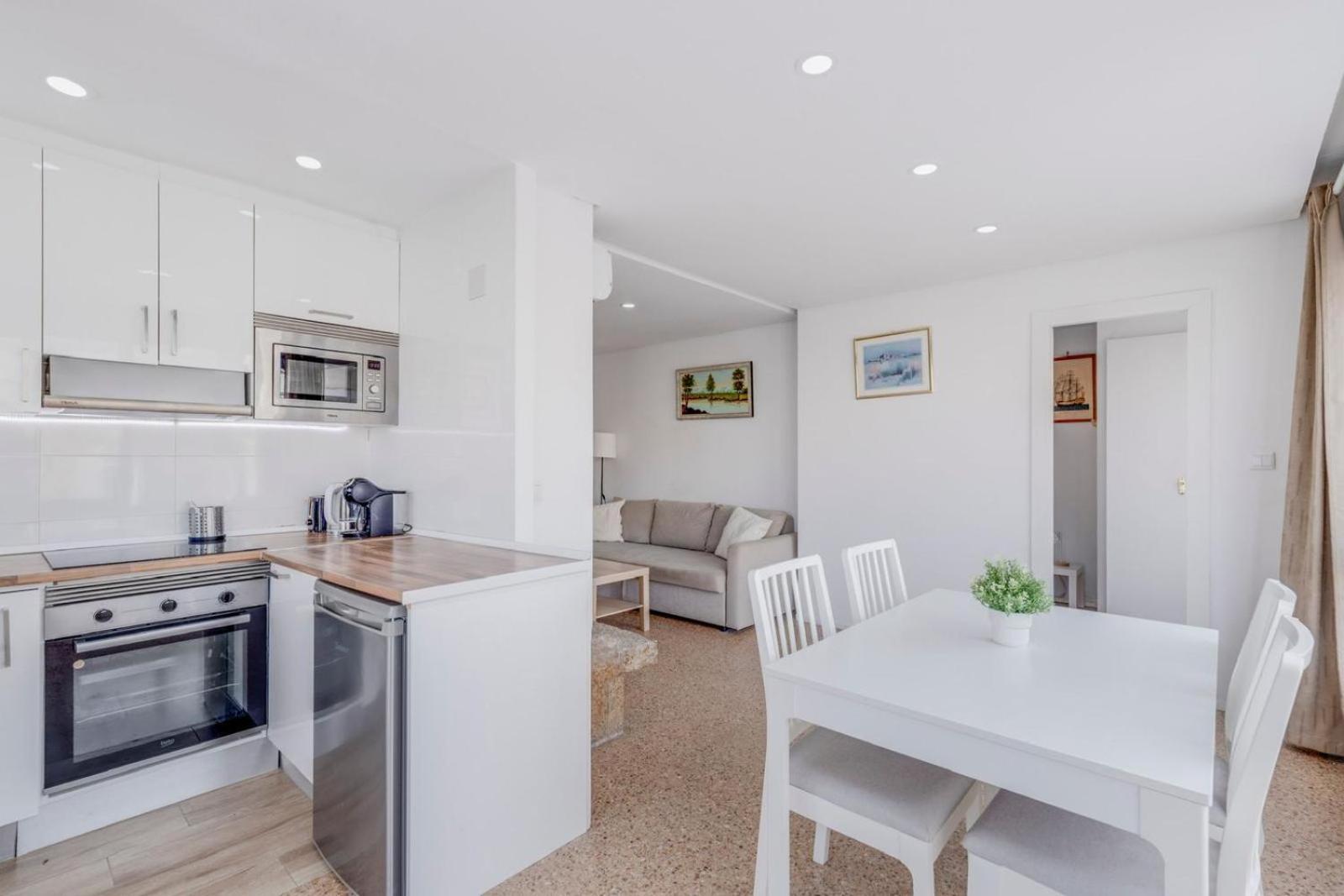 Nogalera Rainbow 2-Bedroom Apartment, Pool And Parking By Namaste Elite トレモリノス エクステリア 写真