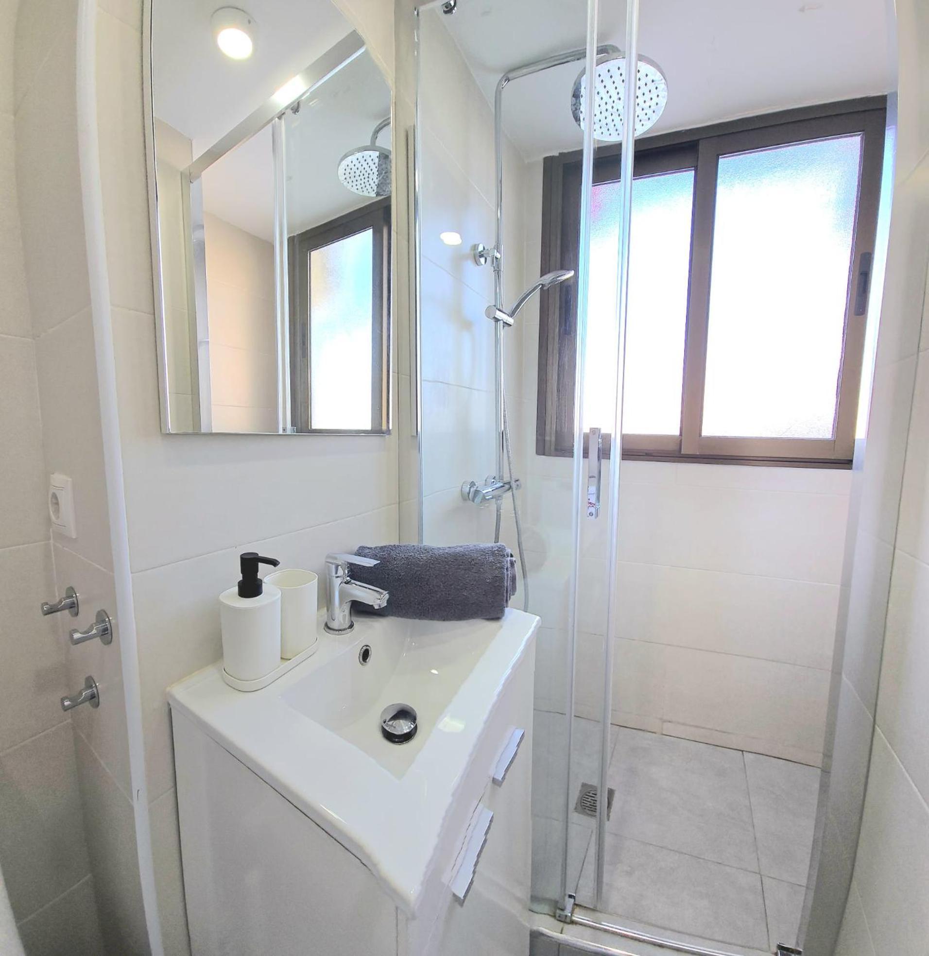 Nogalera Rainbow 2-Bedroom Apartment, Pool And Parking By Namaste Elite トレモリノス エクステリア 写真