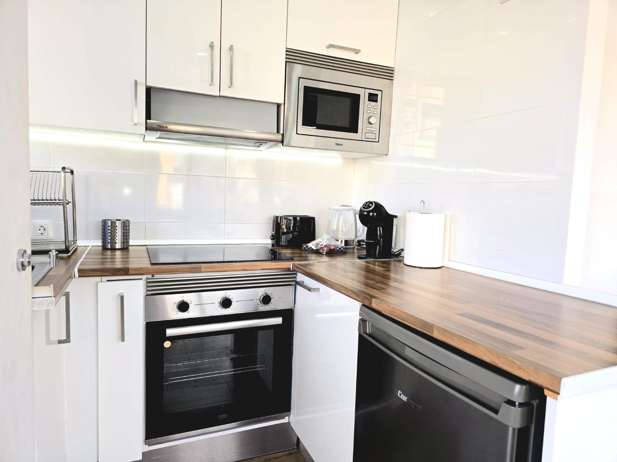 Nogalera Rainbow 2-Bedroom Apartment, Pool And Parking By Namaste Elite トレモリノス エクステリア 写真
