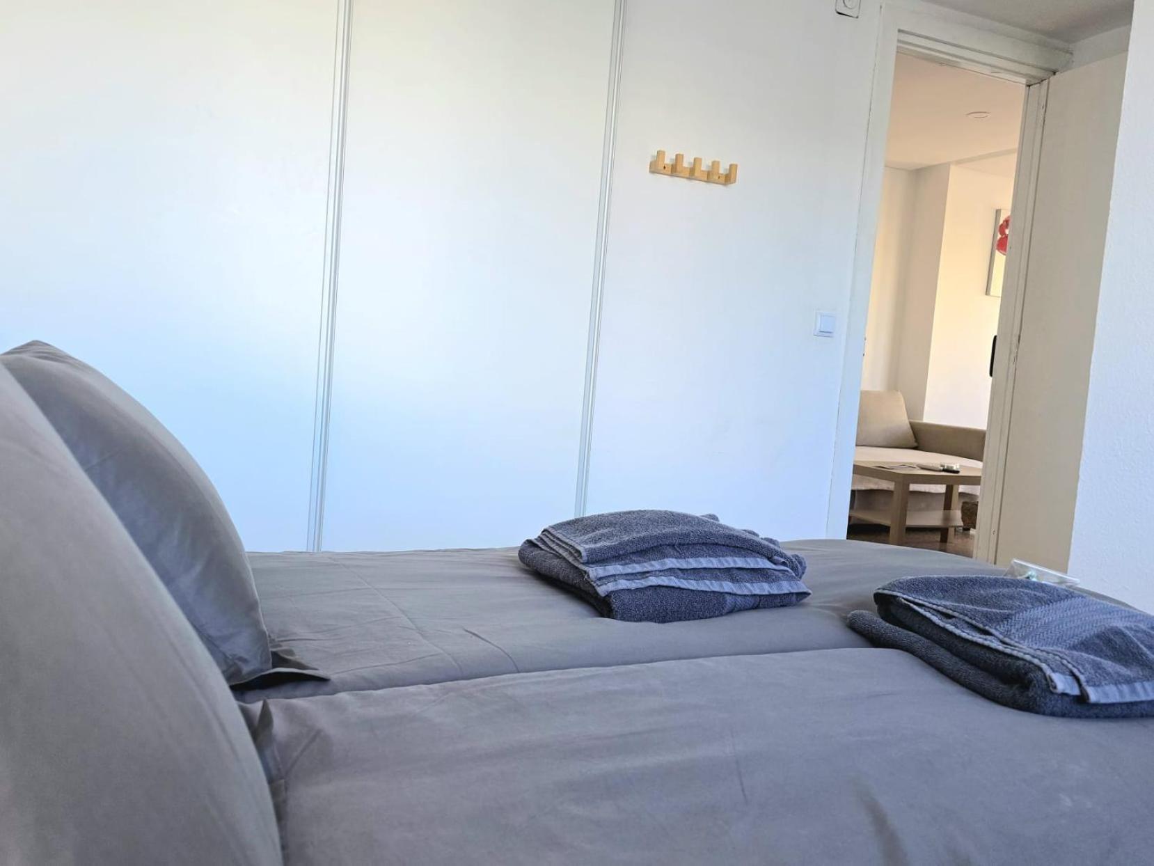 Nogalera Rainbow 2-Bedroom Apartment, Pool And Parking By Namaste Elite トレモリノス エクステリア 写真